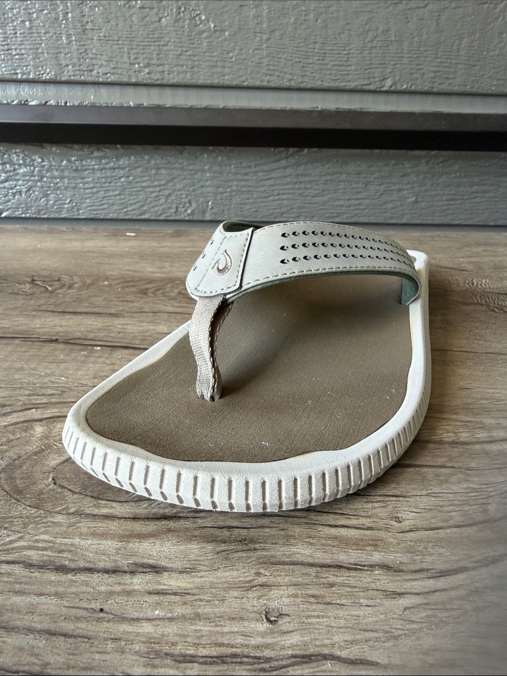 OluKai Ulele Men's Beach Sandals size 13